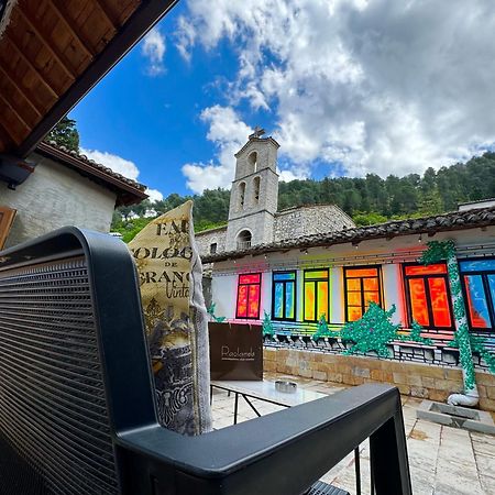 Helin'S Hostel By Backpackers Berat Ngoại thất bức ảnh