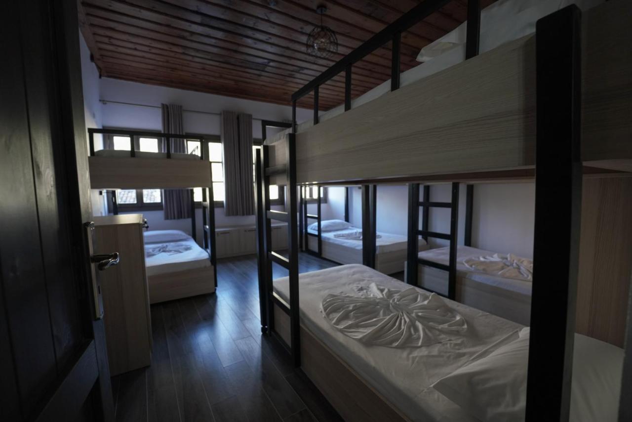 Helin'S Hostel By Backpackers Berat Ngoại thất bức ảnh