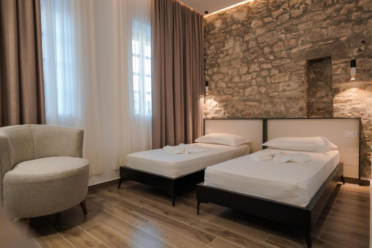Helin'S Hostel By Backpackers Berat Ngoại thất bức ảnh