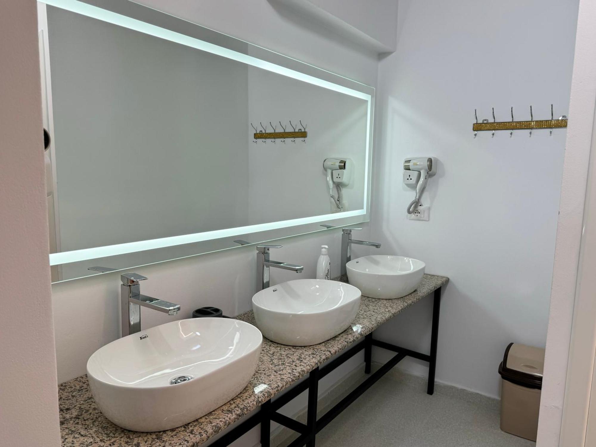 Helin'S Hostel By Backpackers Berat Ngoại thất bức ảnh